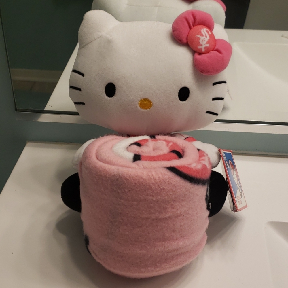 Hello Kitty White Sox character throw set